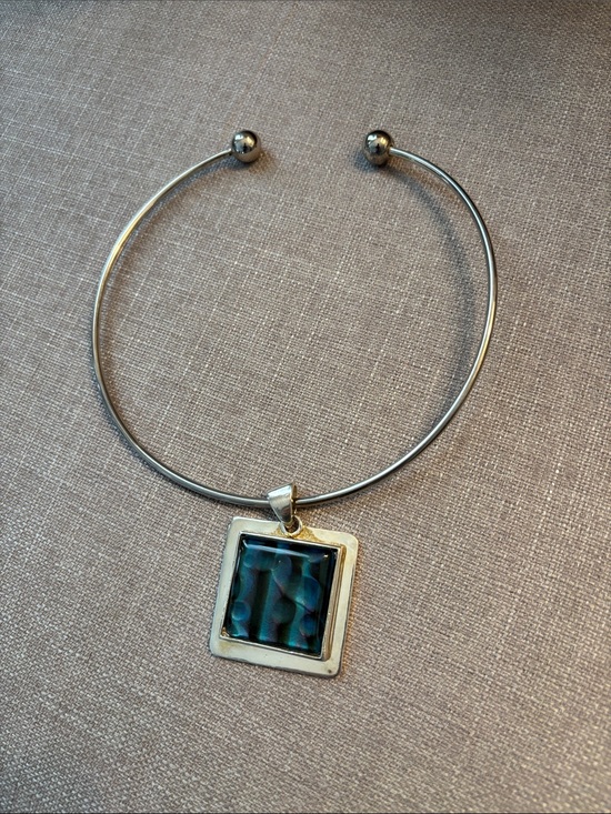 Best Jewelry - Vintage signed BEST silver tone pendant and necklace